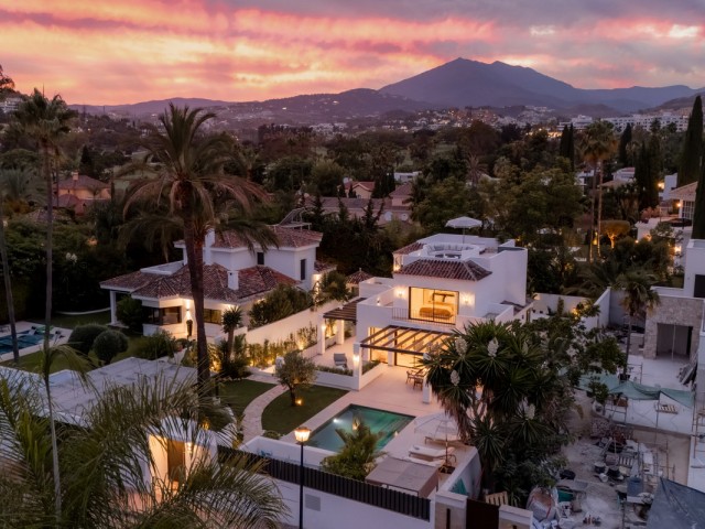 Villa con 6 Dormitorios  en Las Brisas