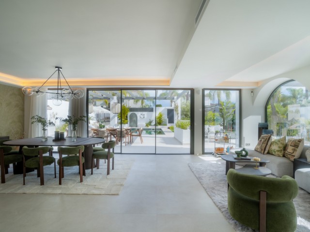 Villa con 6 Dormitorios  en Las Brisas