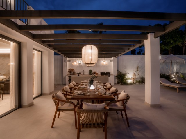 Villa con 6 Dormitorios  en Las Brisas