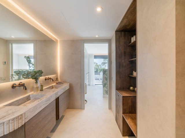 6 Bedrooms Villa in Nueva Andalucía