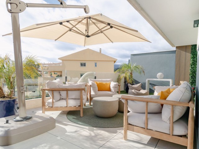 Apartamento con 3 Dormitorios  en Selwo