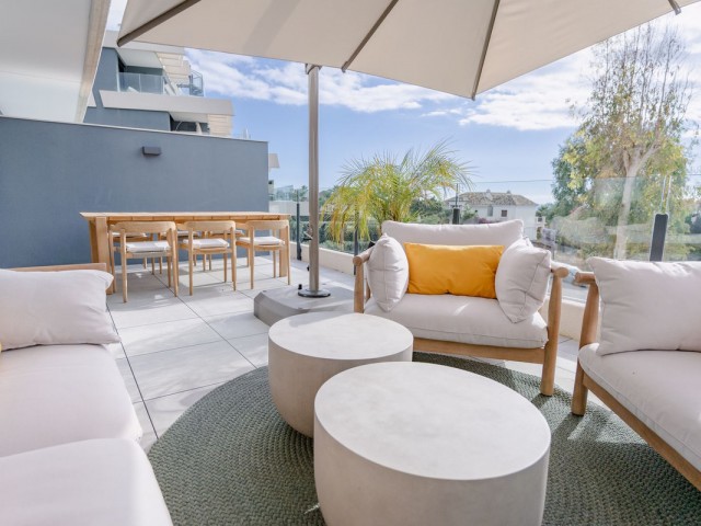 Apartamento con 3 Dormitorios  en Selwo