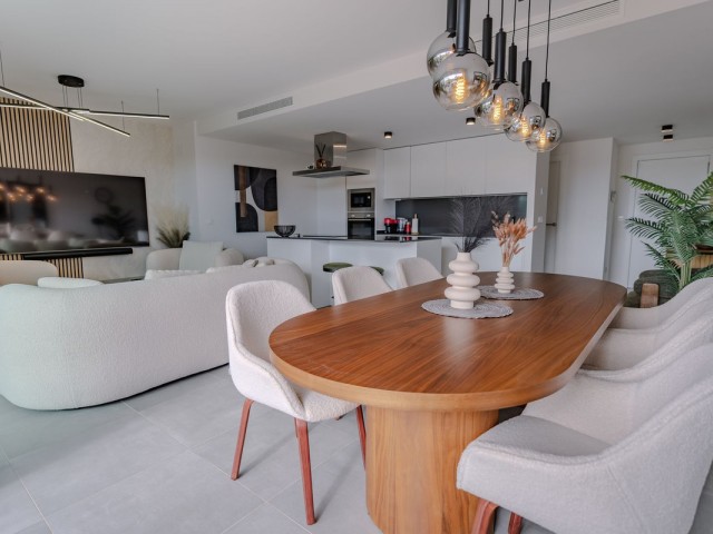 Apartamento con 3 Dormitorios  en Selwo