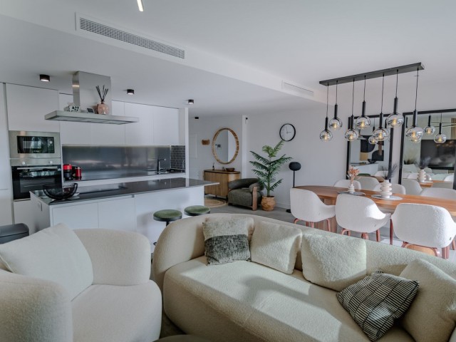 Apartamento con 3 Dormitorios  en Selwo