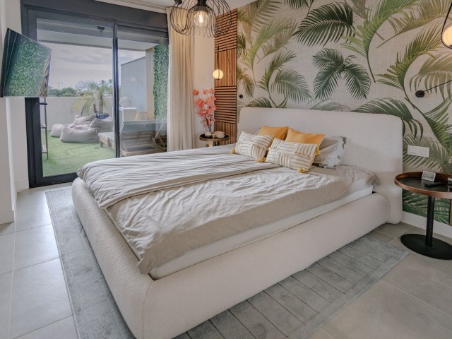 Apartamento con 3 Dormitorios  en Selwo