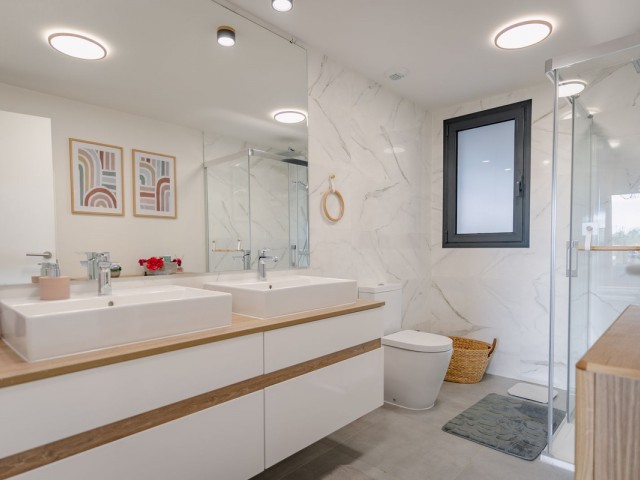 Apartamento con 3 Dormitorios  en Selwo