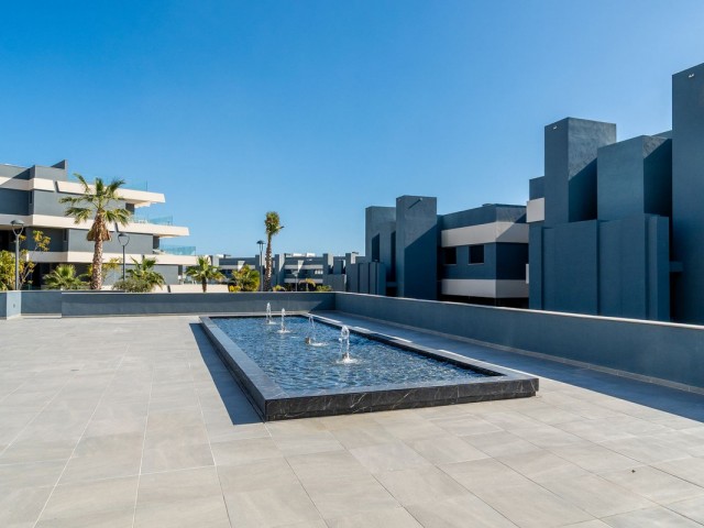 Apartamento con 3 Dormitorios  en Selwo