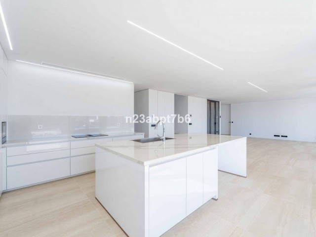 5 Bedrooms Villa in Sotogrande Alto