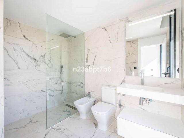 5 Bedrooms Villa in Sotogrande Alto