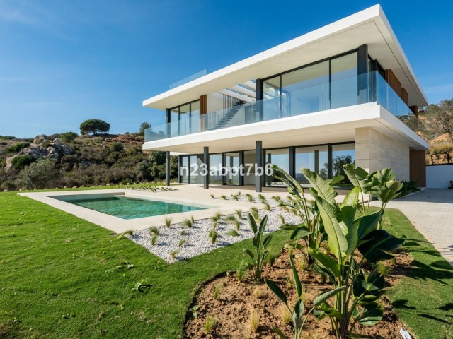 5 Bedrooms Villa in Sotogrande Alto