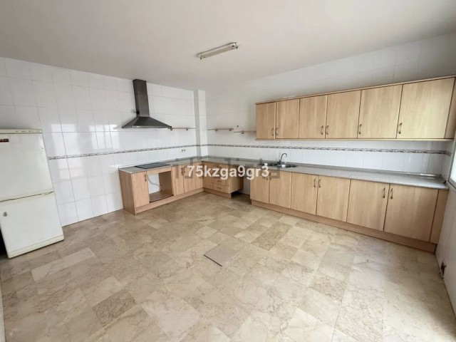 4 Bedrooms Townhouse in Estepona