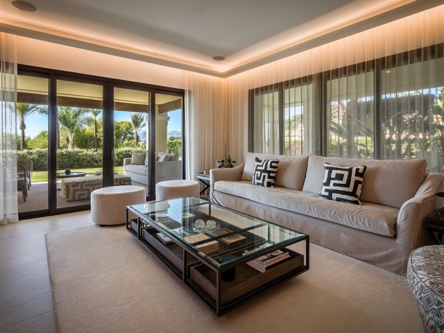 4 Bedrooms Apartment in Nueva Andalucía