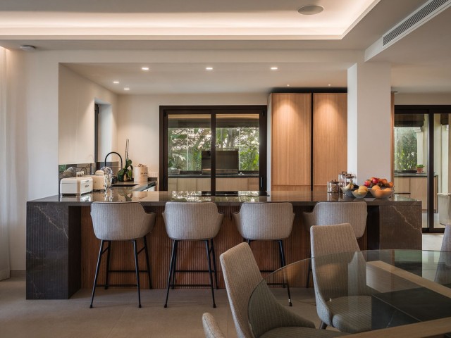 4 Bedrooms Apartment in Nueva Andalucía