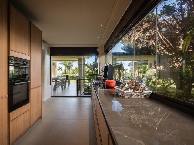 4 Bedrooms Apartment in Nueva Andalucía