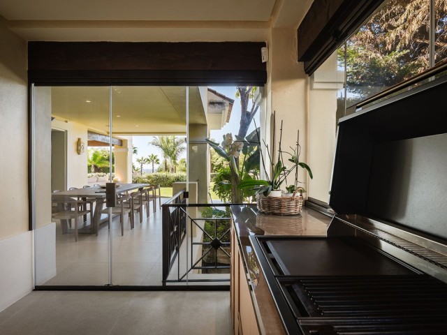 4 Bedrooms Apartment in Nueva Andalucía