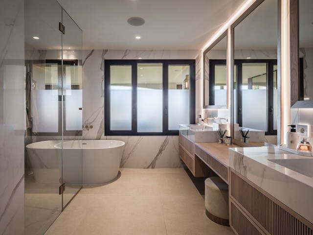 4 Bedrooms Apartment in Nueva Andalucía