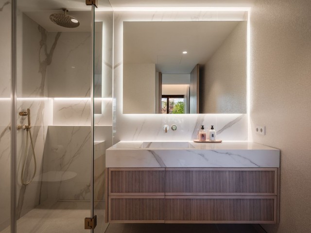 4 Bedrooms Apartment in Nueva Andalucía