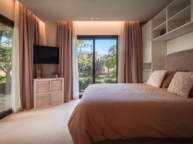 4 Bedrooms Apartment in Nueva Andalucía