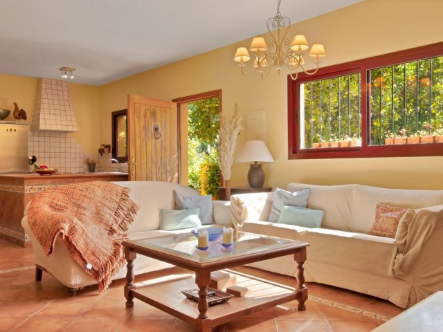 3 Makuuhuoneen Huvila Ojén