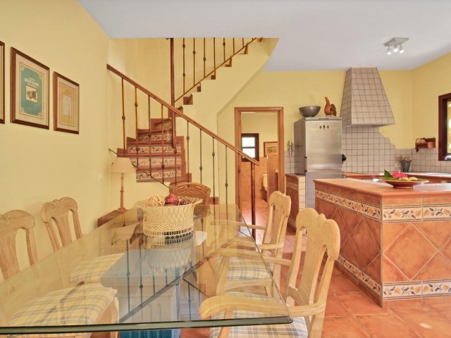 3 Makuuhuoneen Huvila Ojén