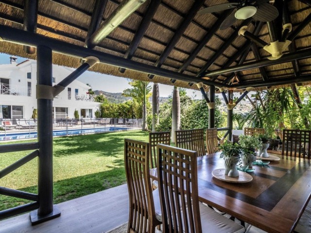 5 Bedrooms Villa in Elviria