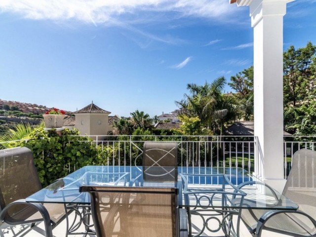 5 Bedrooms Villa in Elviria