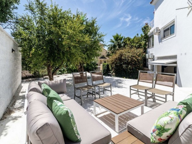 5 Bedrooms Villa in Elviria