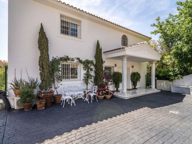 5 Bedrooms Villa in Elviria
