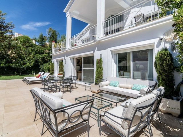 5 Bedrooms Villa in Elviria