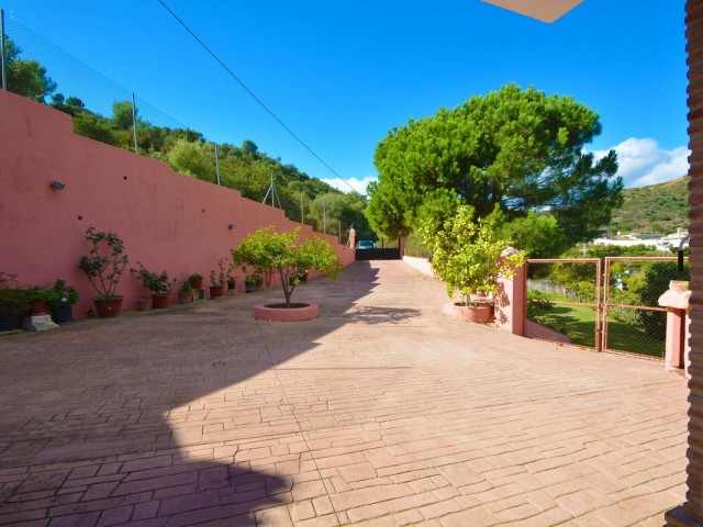 2 Bedrooms Villa in Marbella