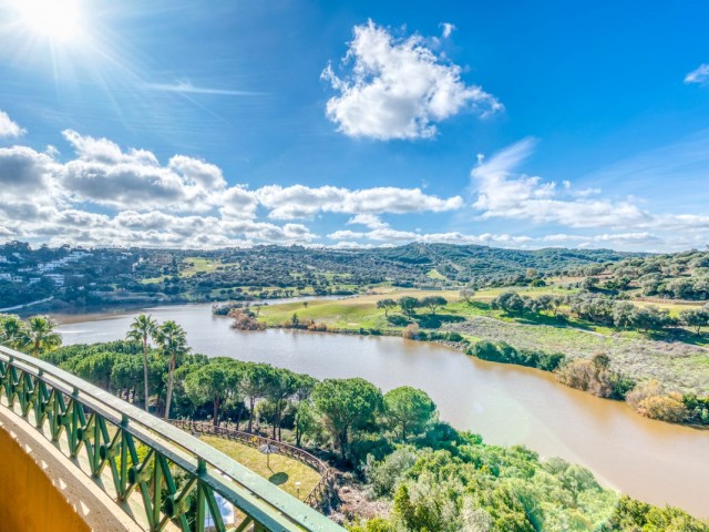 2 Bedrooms Apartment in Sotogrande Alto