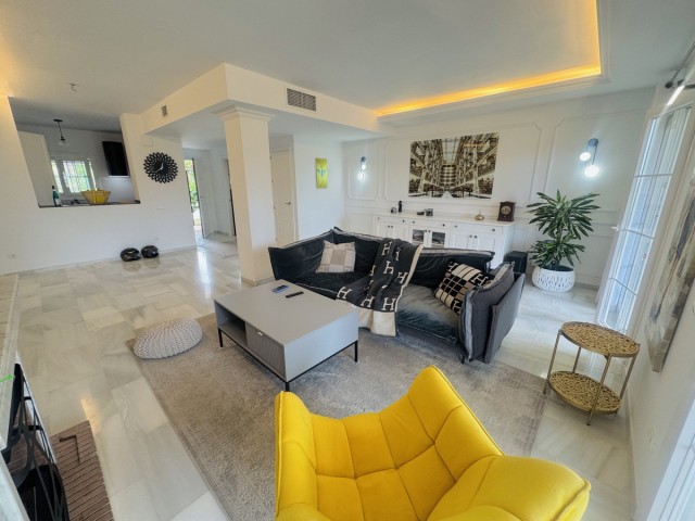 4 Bedrooms Townhouse in Estepona