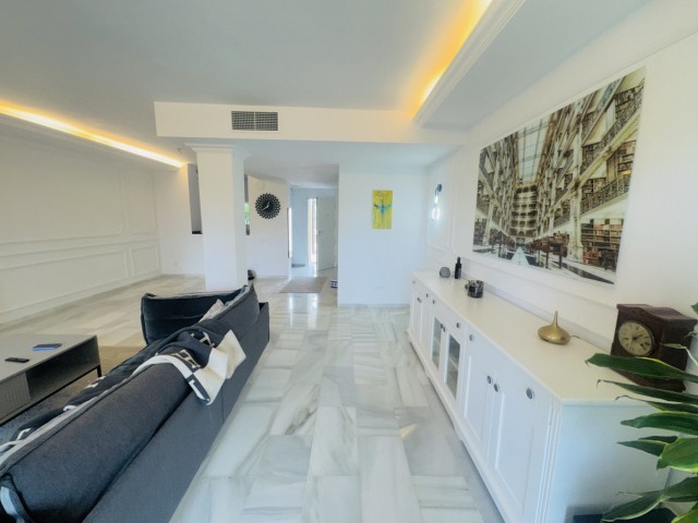 4 Bedrooms Townhouse in Estepona