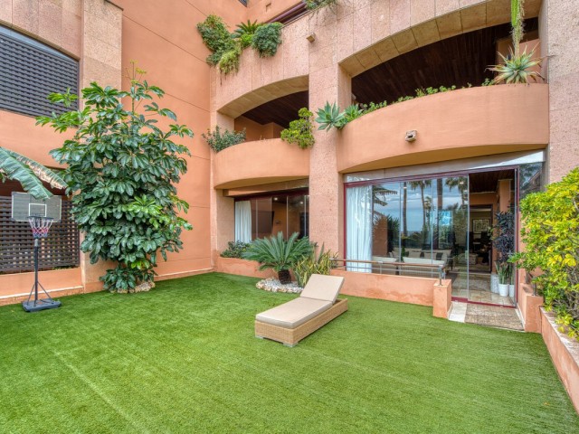 2 Bedrooms Apartment in Nueva Andalucía