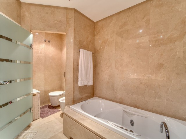 2 Bedrooms Apartment in Nueva Andalucía