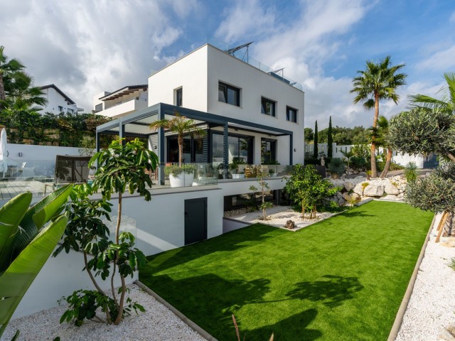 3 Makuuhuoneen Huvila Cerros del Aguila