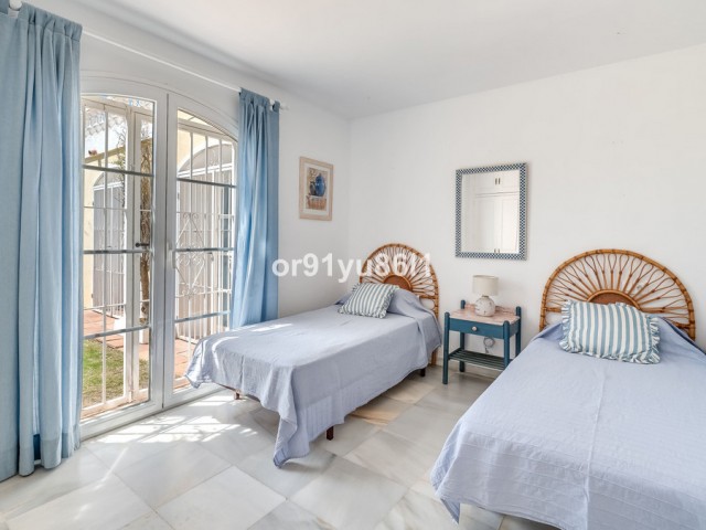 3 Soveroms Villa i Benahavís