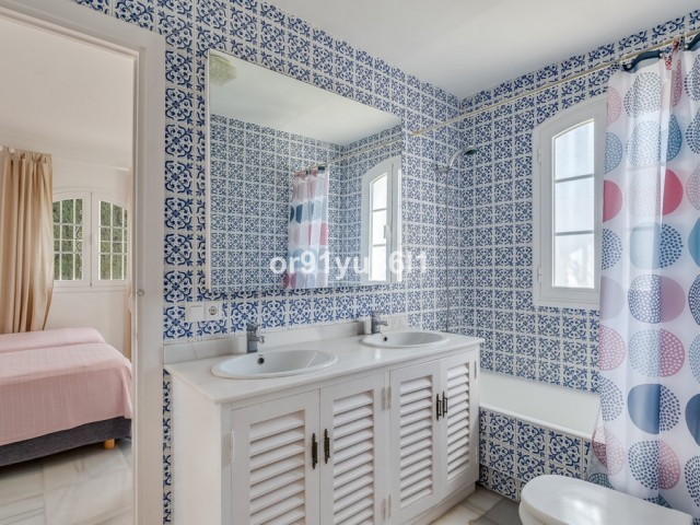 3 Soveroms Villa i Benahavís