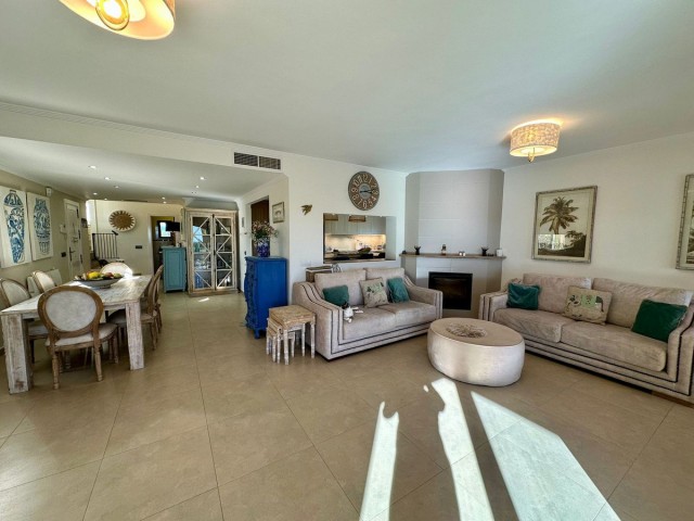 Villa con 6 Dormitorios  en Estepona