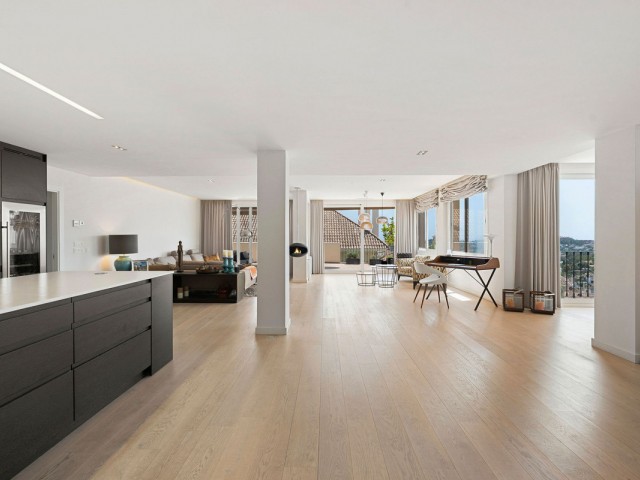 4 Bedrooms Apartment in Nueva Andalucía