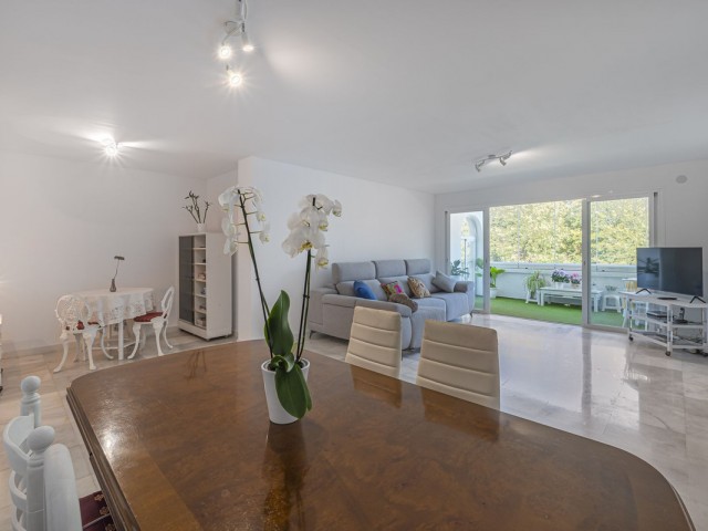 Apartamento con 4 Dormitorios  en Nueva Andalucía