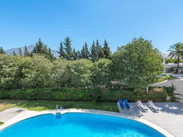 Apartamento con 4 Dormitorios  en Nueva Andalucía