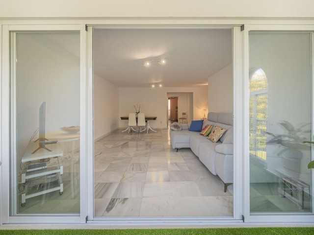 Apartamento con 4 Dormitorios  en Nueva Andalucía