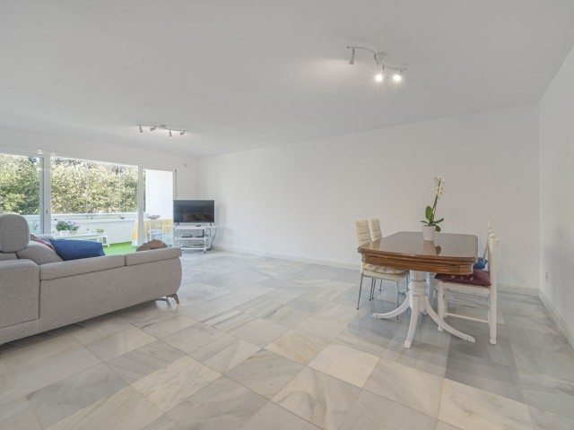 Apartamento con 4 Dormitorios  en Nueva Andalucía