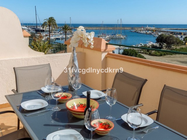 4 Makuuhuoneen Rivitalo Estepona