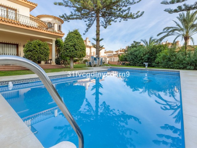 4 Makuuhuoneen Rivitalo Estepona