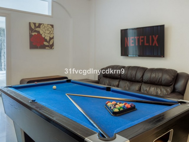 4 Makuuhuoneen Rivitalo Estepona