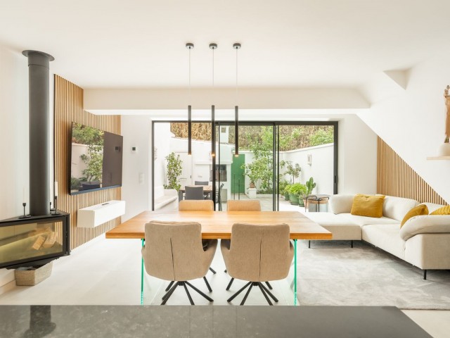 2 Bedrooms Townhouse in Marbella