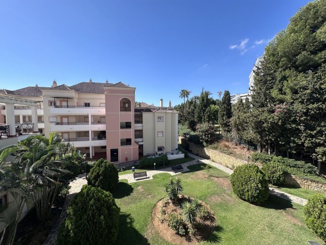 2 Bedrooms Apartment in Nueva Andalucía