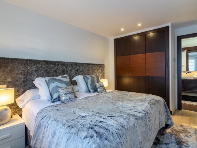 Apartamento con 3 Dormitorios  en La Heredia